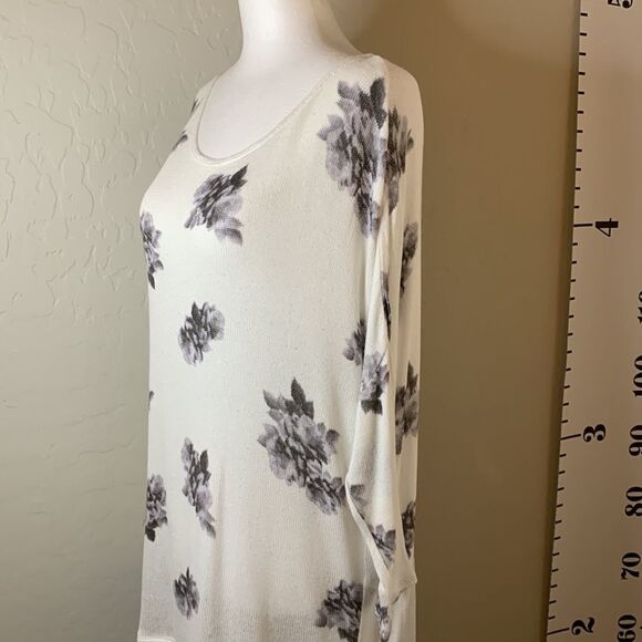 H&m sheer white blouse with black floral design above the elbow sleeves - Picture 4 of 11
